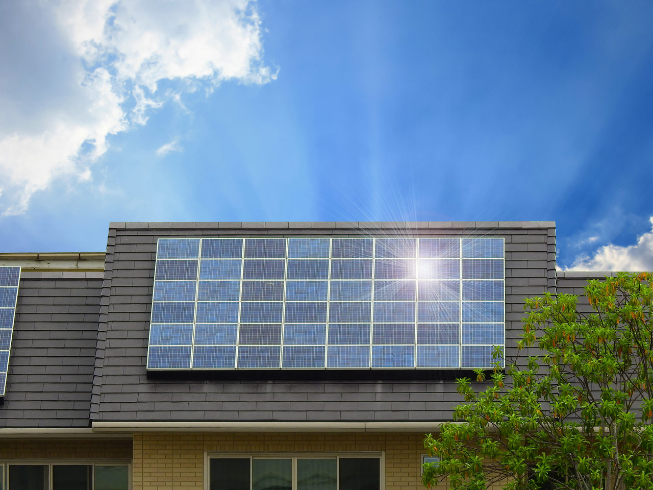 Ekologiczny dom – czy warto inwestować w panele słoneczne?