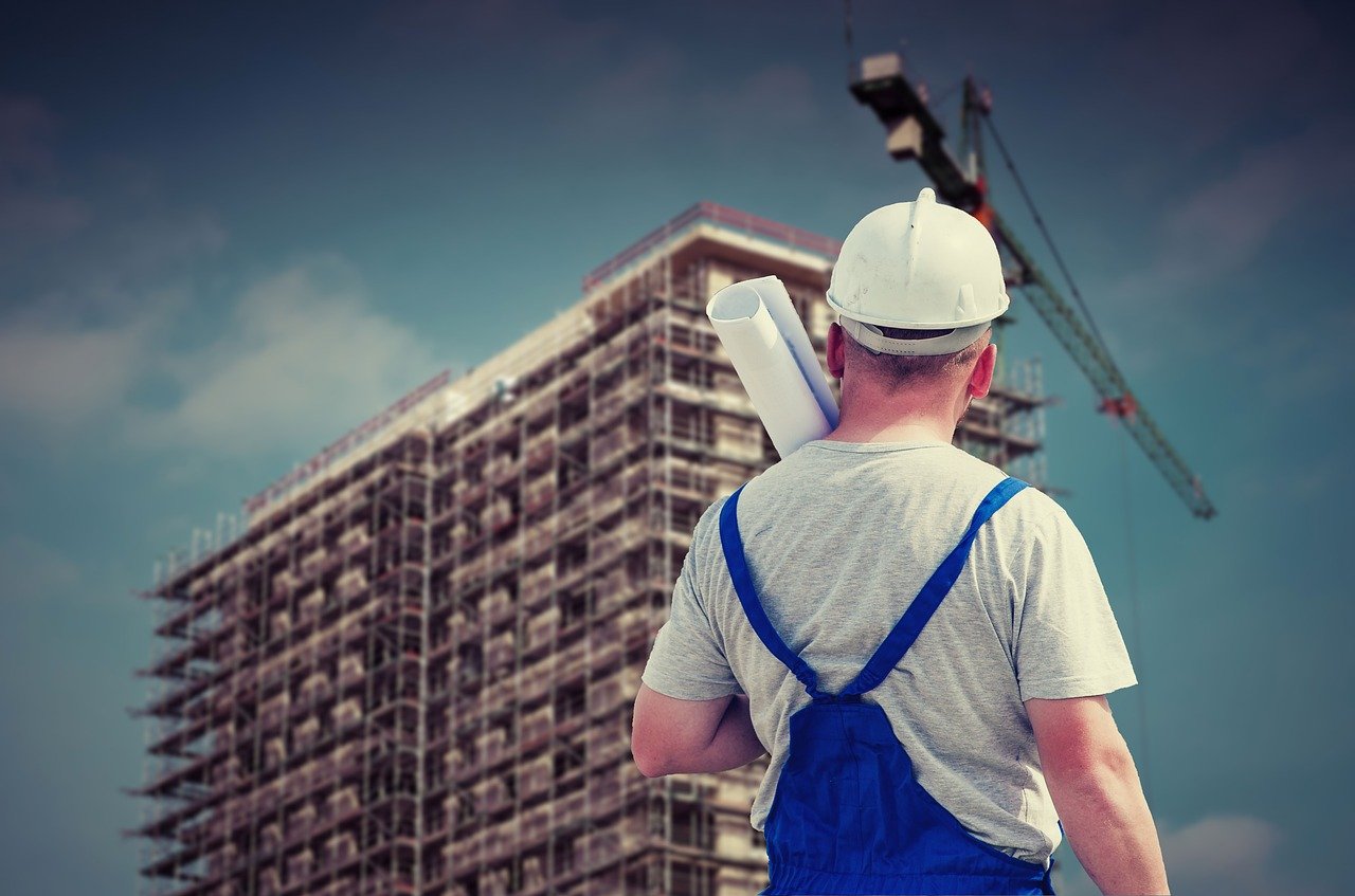 Brakuje pracowników na budowach – niepokojące statystyki