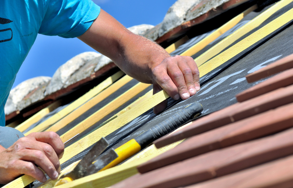 Membrany wysokoparoprzepuszczalne – istotnym elementem długoletniego funkcjonowania dachu