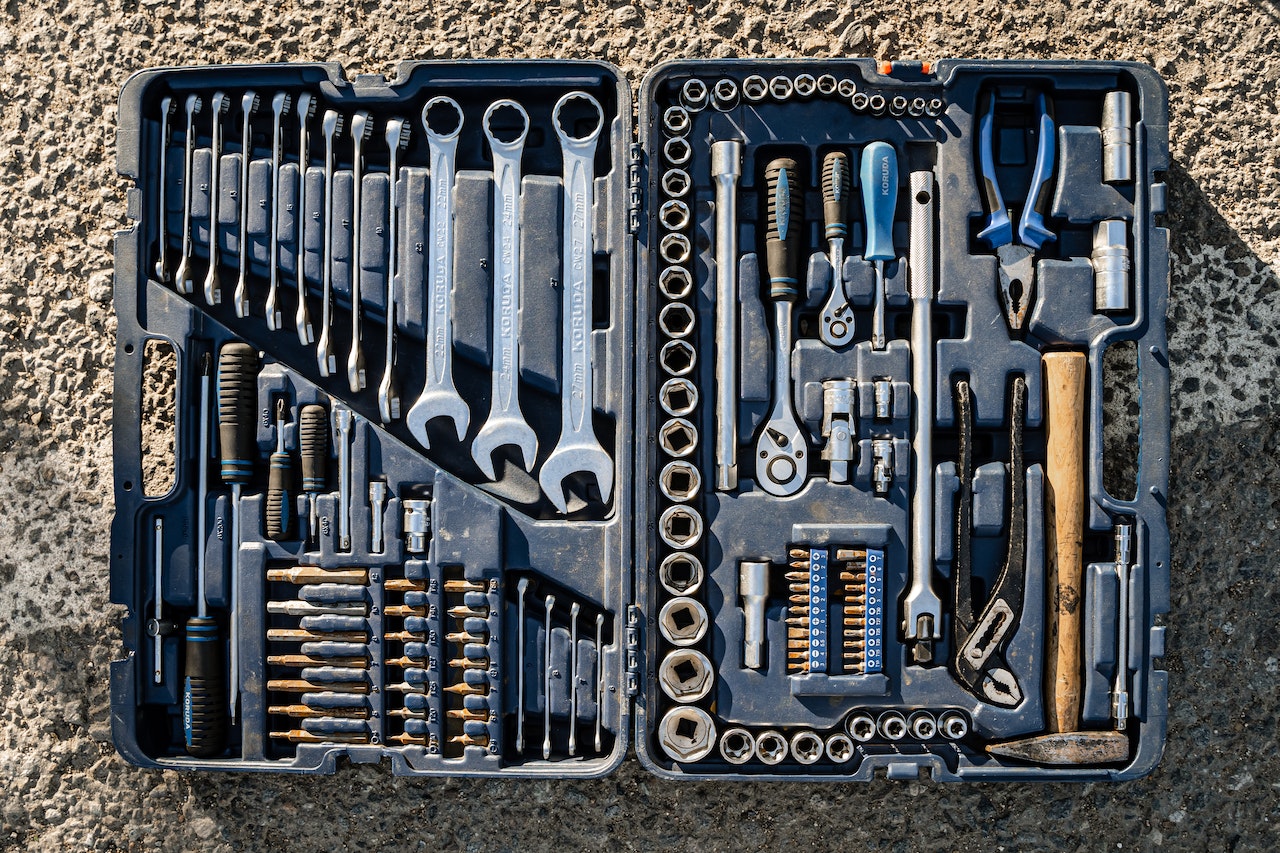 Rozwiertaki do metalu – obowiązkowe wyposażenie każdej dobrej skrzynki narzędziowej