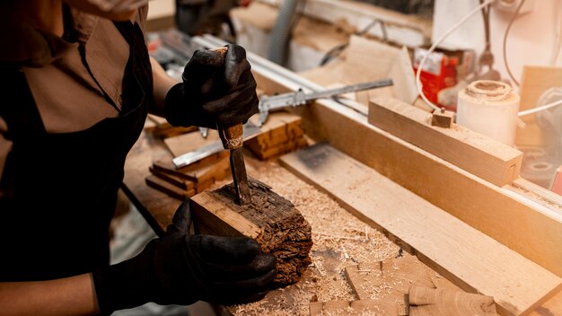 Jak wybrać odpowiednie drewno konstrukcyjne dla twojego projektu budowlanego?